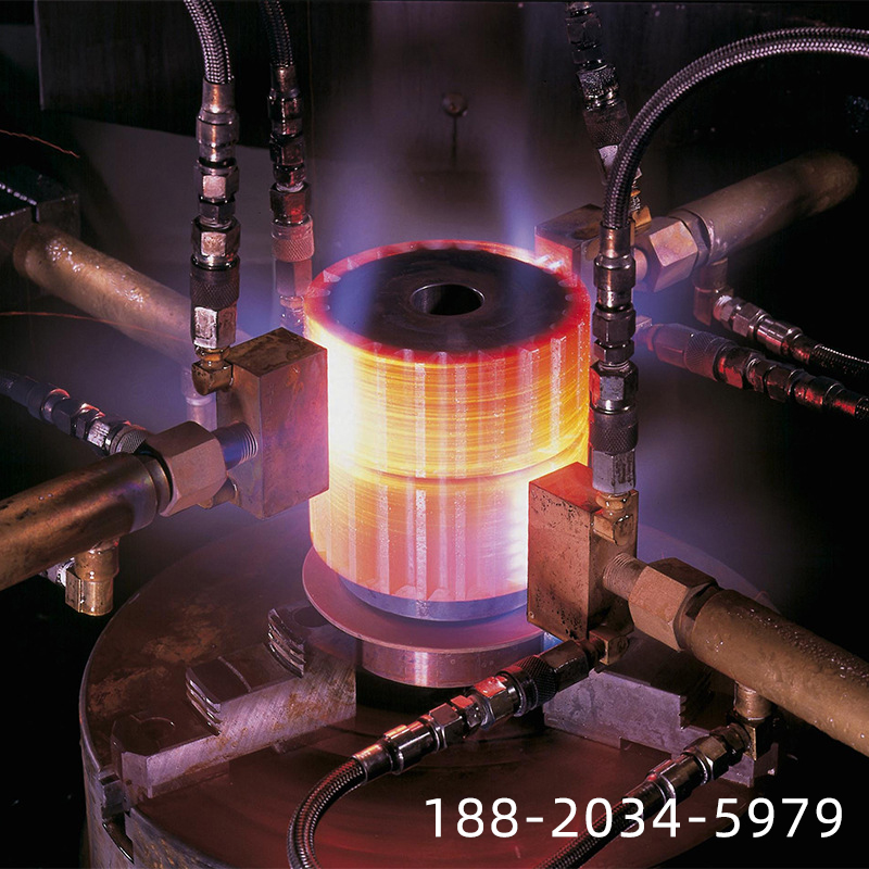 臥式淬火機-感應(yīng)器由8個有效圈串連而成