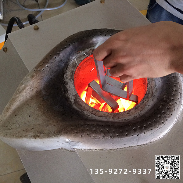 中頻熔煉爐廠家-節(jié)能環(huán)保且生產(chǎn)效率高