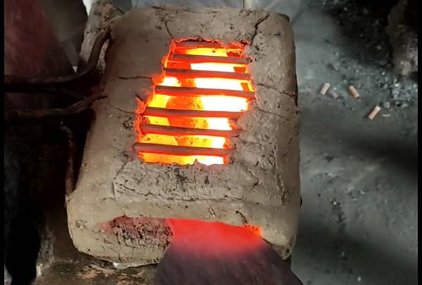 超音頻感應(yīng)加熱設(shè)備農(nóng)具高頻加熱后鍛打