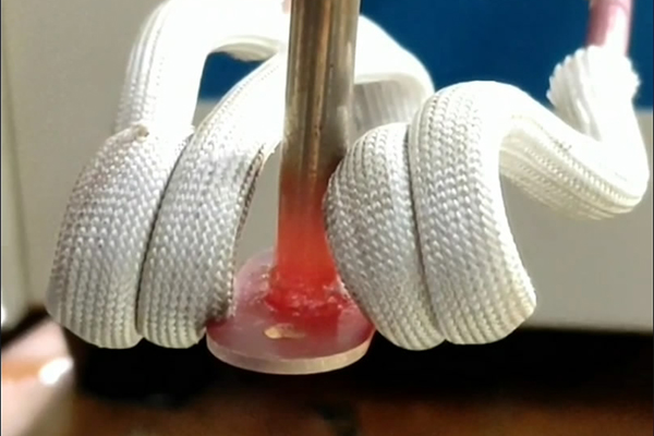 高頻感應(yīng)加熱機(jī)對(duì)銅管焊接,受熱均勻易操作控制