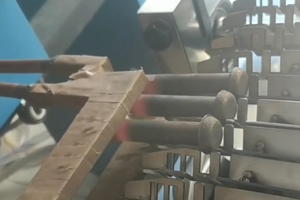 超音頻感應(yīng)加熱設(shè)備簡易鍛造加熱爐加熱鋼棒淬火退火