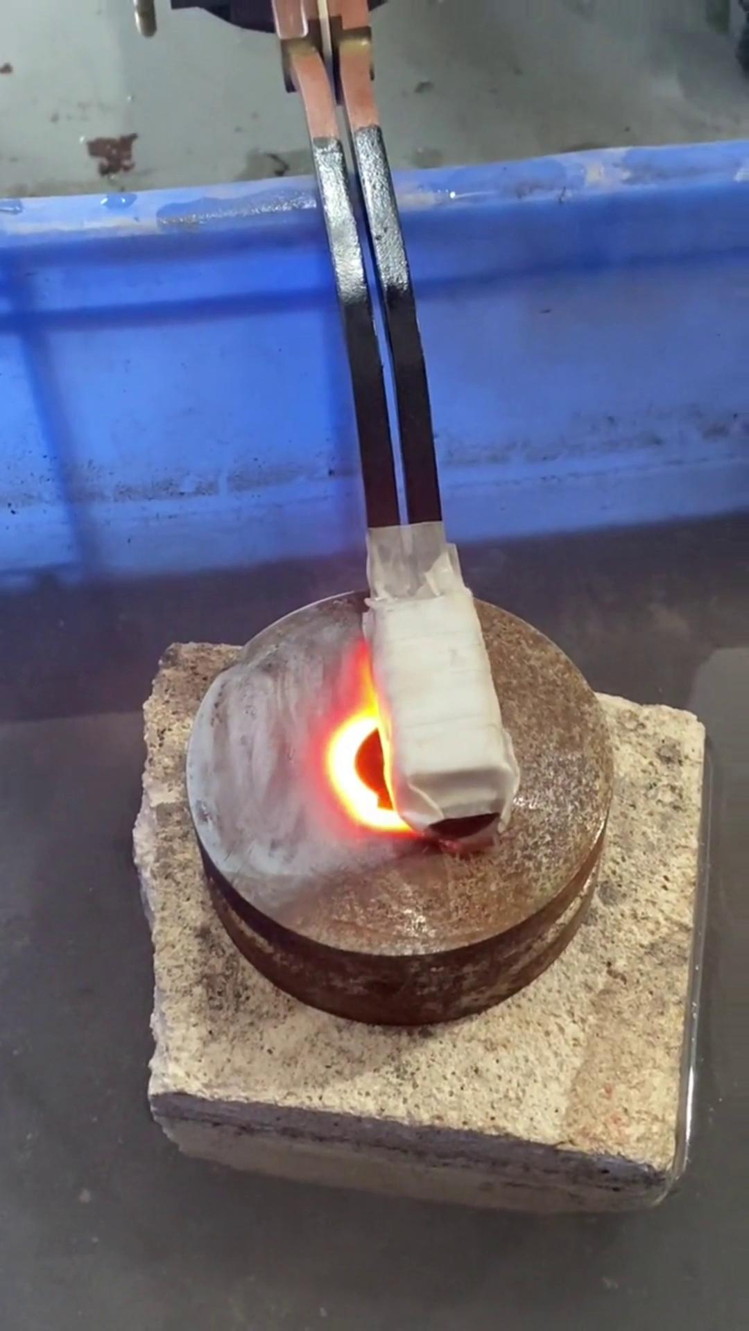 手持式感應(yīng)加熱設(shè)備高頻感應(yīng)加熱機(jī)工件表面淬火熱處理