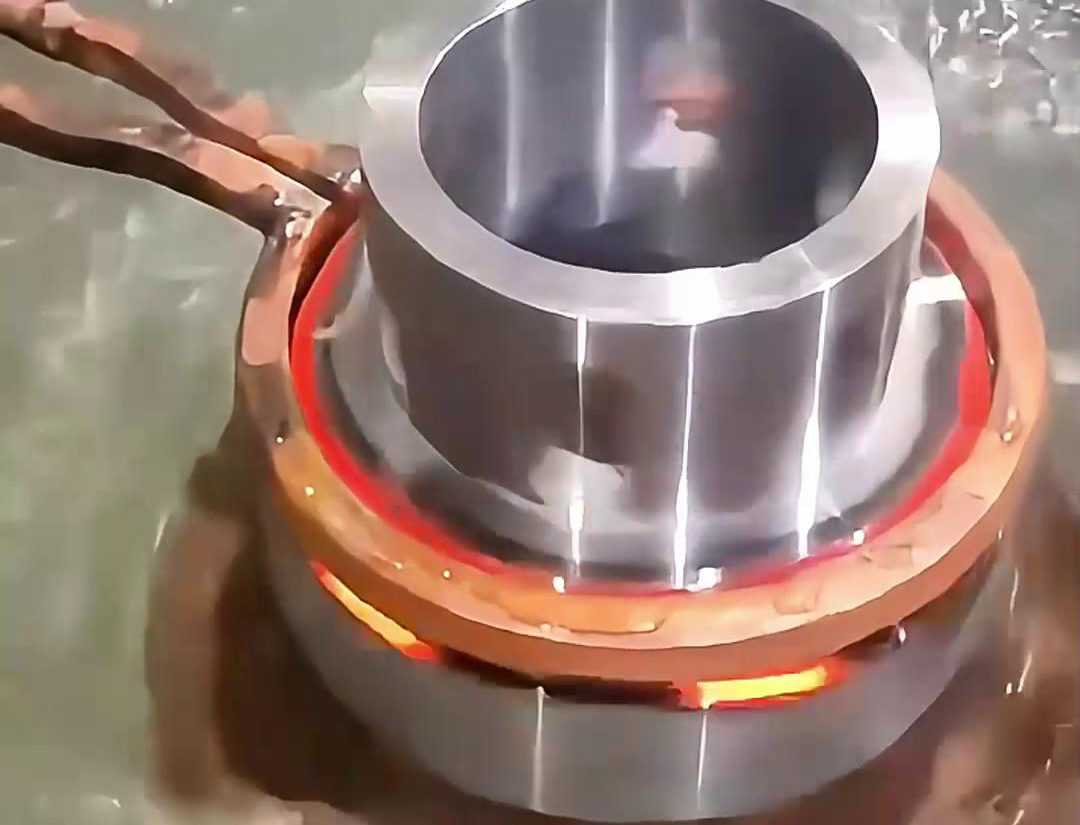 齒輪淬火是一種熱處理工藝，超音頻淬火設(shè)備是執(zhí)行這種工藝的一種常見設(shè)備