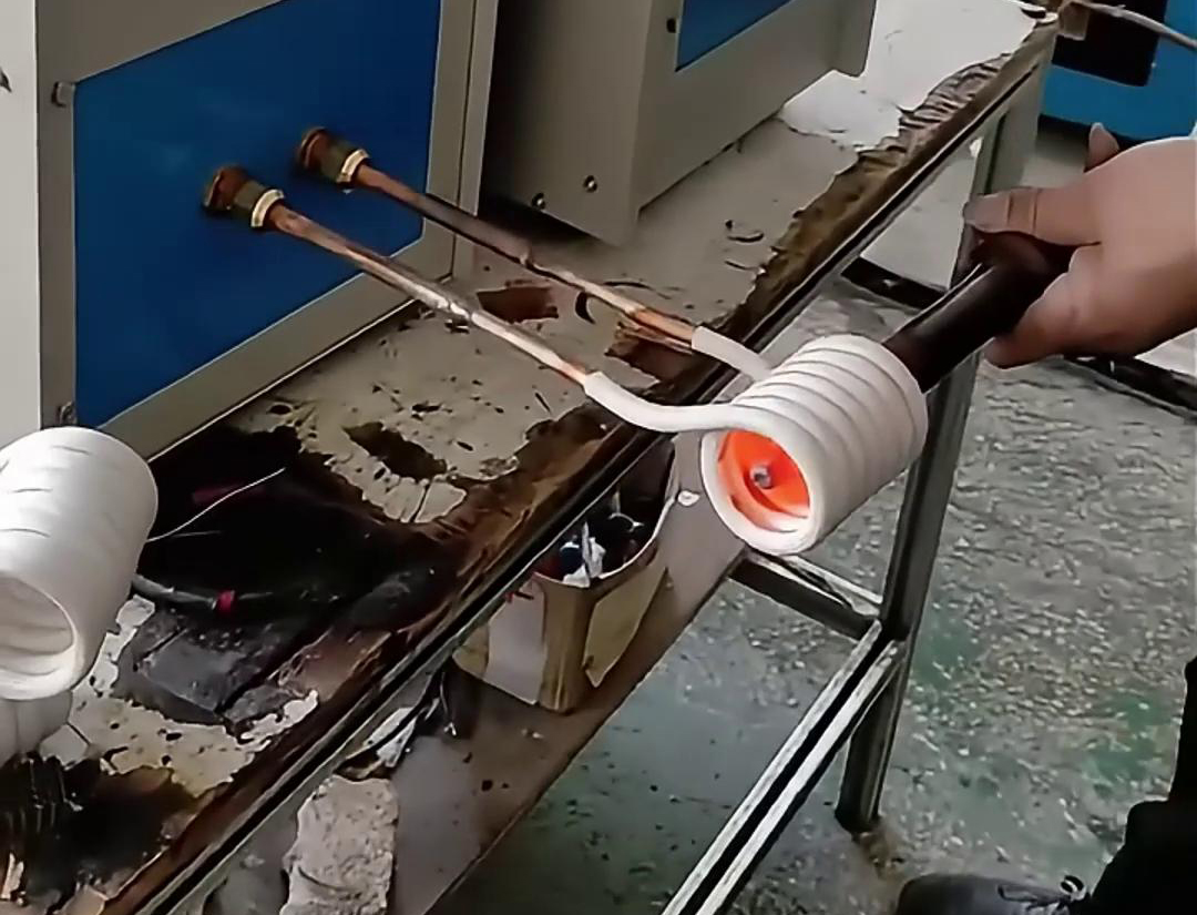 鎬釬加熱鍛造使用高頻加熱機(jī)是一種高效、快速的熱處理方法