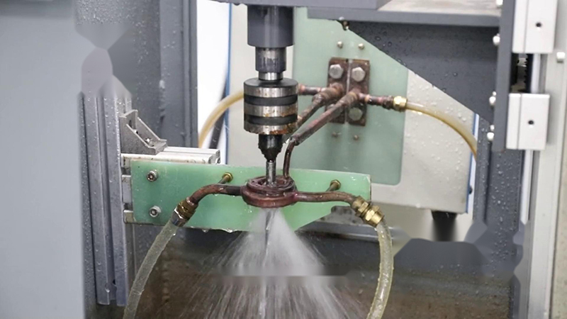 半自動(dòng)淬火熱處理高頻淬火機(jī)床在汽車、機(jī)械制造、工具制造等行業(yè)有著廣泛的應(yīng)用