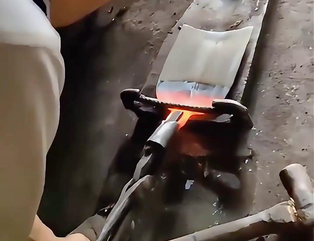 超音頻感應(yīng)加熱設(shè)備在金屬退火處理，尤其是鐵匠加熱淬火退火工藝中的應(yīng)用