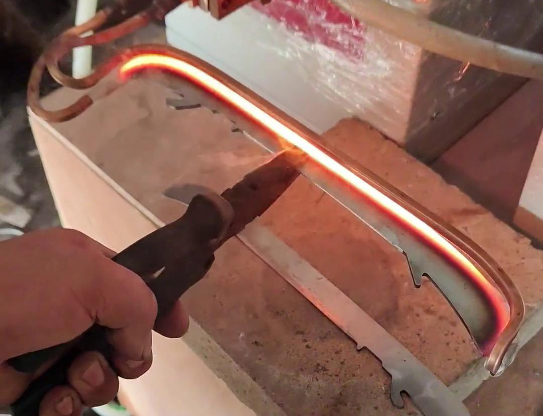 高頻淬火機(jī)用于各種鋼銼刀、磨刀棒、錘刀等刀具的熱處理