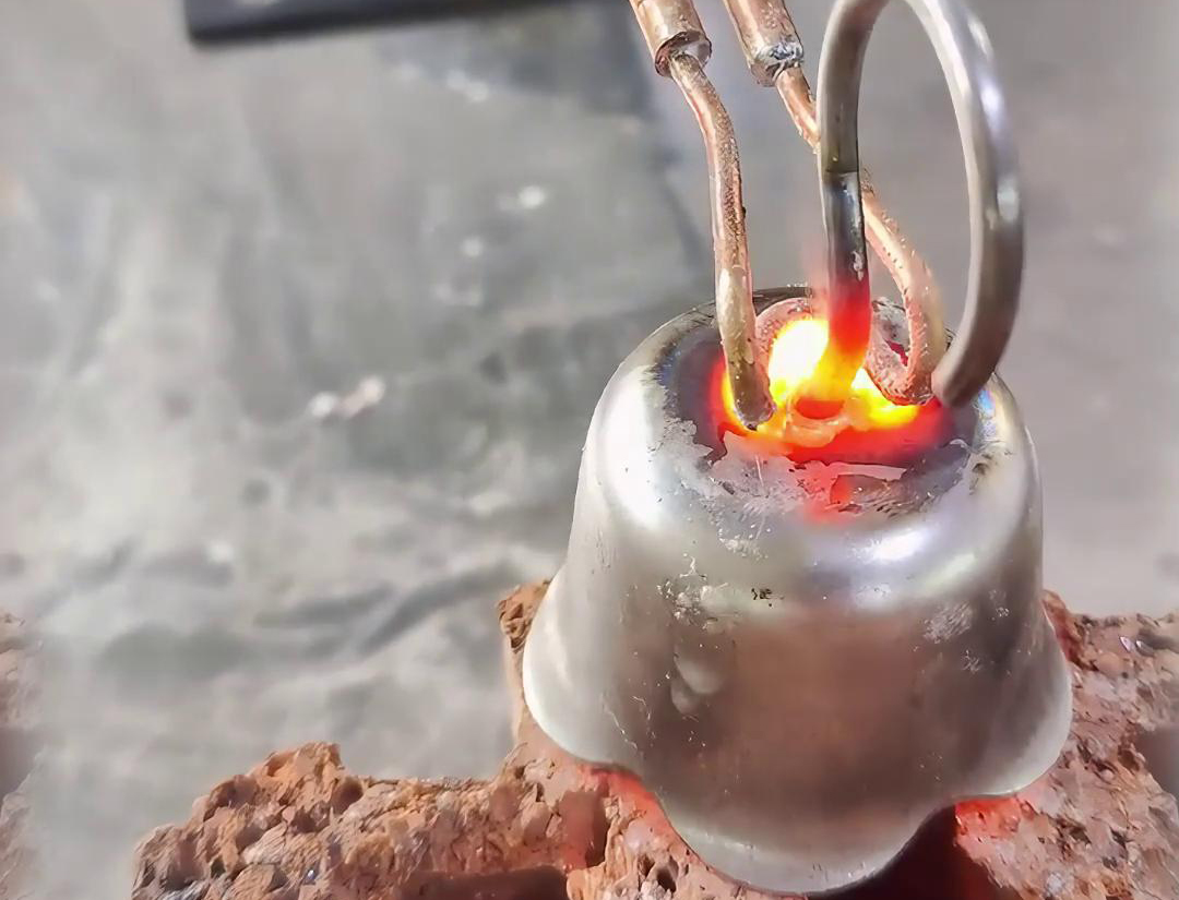 超高頻焊接機(jī)應(yīng)用于銅、鐵、鋁等各類同種或異種金屬材料的焊接