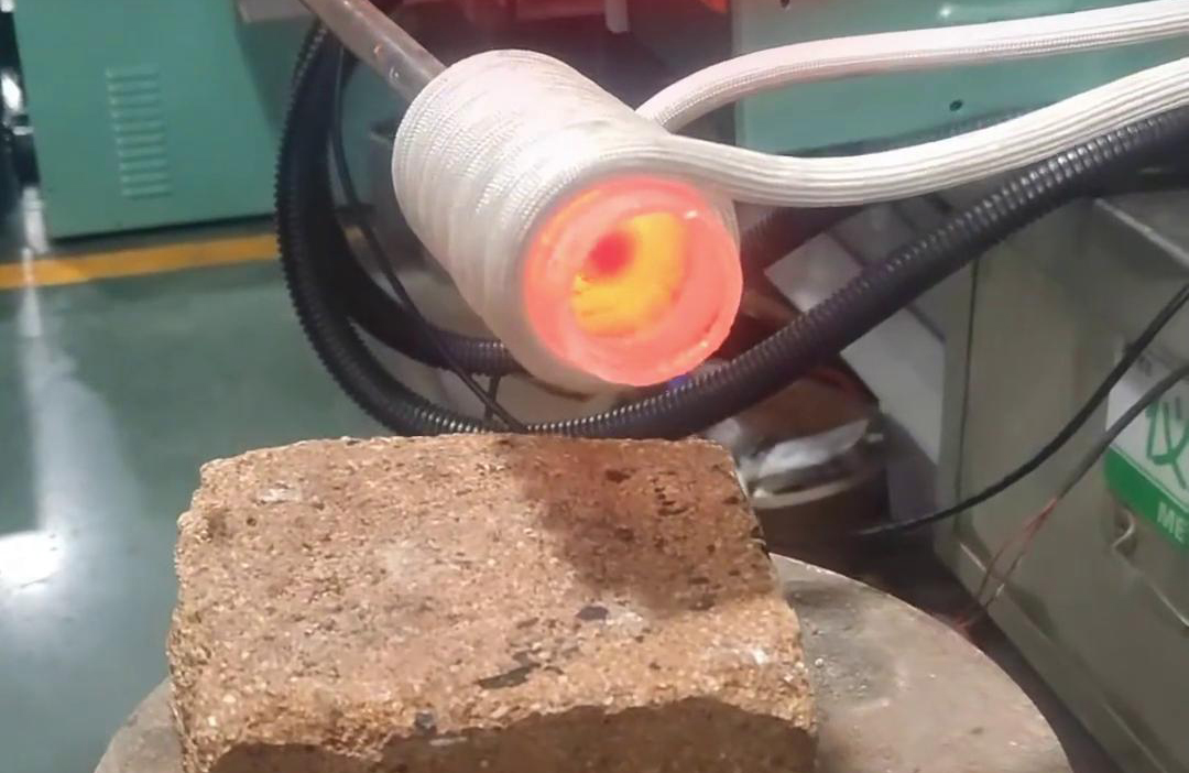 高頻加熱機(jī)在實(shí)心棒料淬火、回火、退火和正火等多種熱處理工藝應(yīng)用