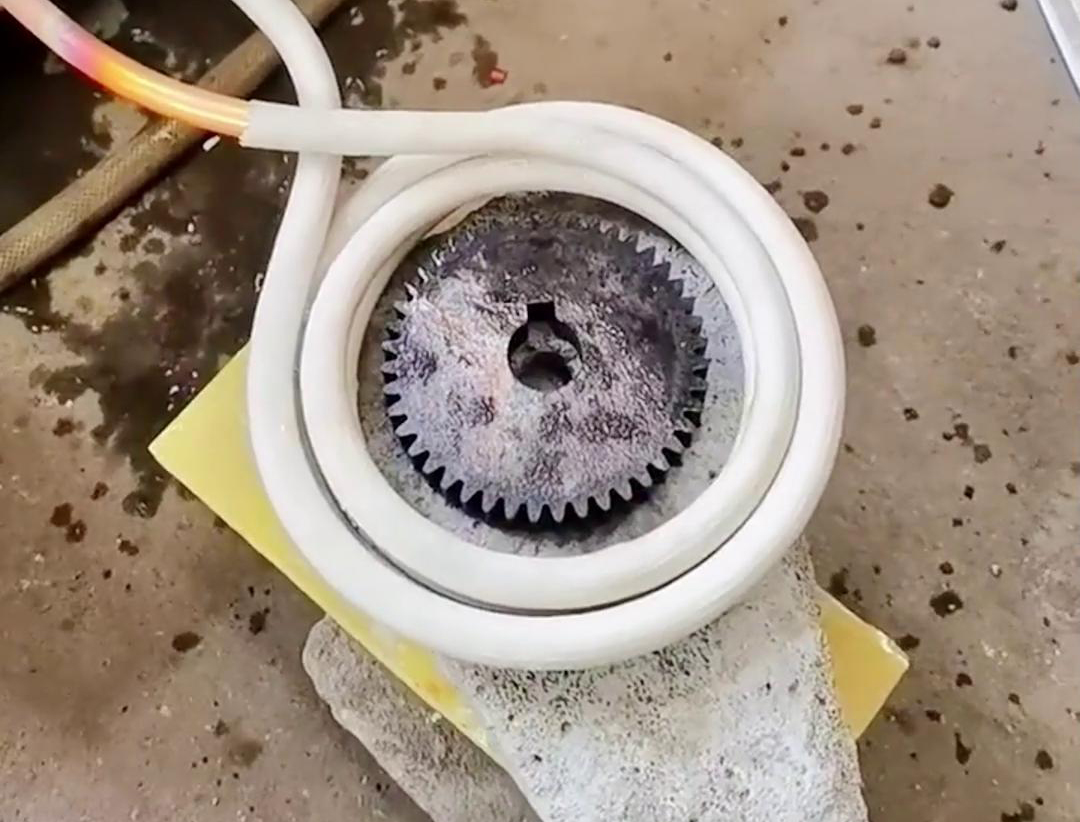 海拓高頻淬火設(shè)備：提升齒輪性能的關(guān)鍵助力