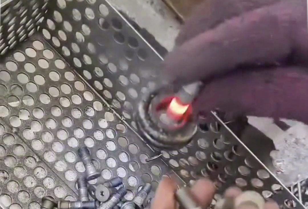 海拓小型高頻退火機(jī)：小機(jī)器大能量的熱處理幫手