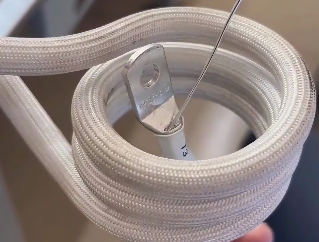 線束端子高頻錫焊：非接觸局部加熱，替代傳統(tǒng)焊接的智能化解決方案