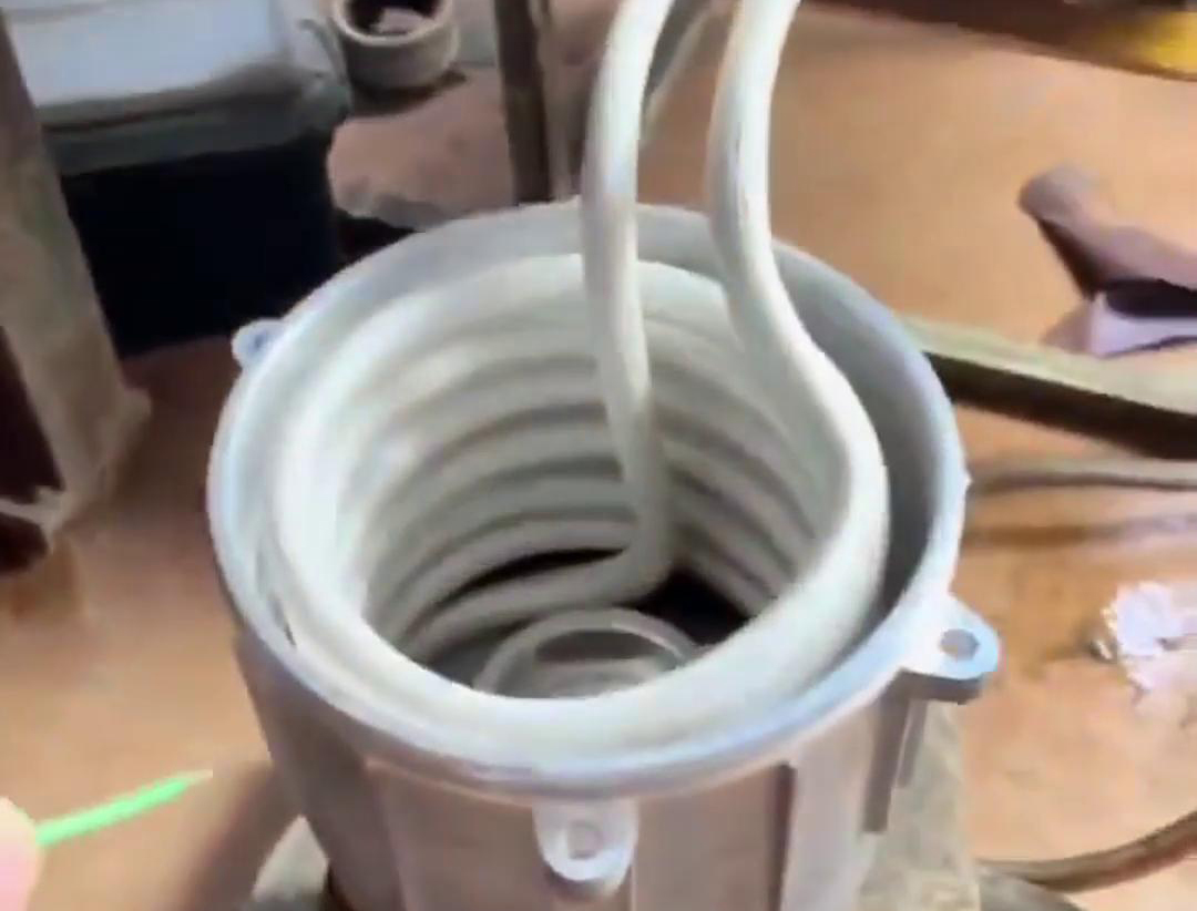 使用高頻機(jī)進(jìn)行電機(jī)熱套的優(yōu)點(diǎn)在于加熱速度快、溫度控制準(zhǔn)確、對(duì)材料影響小等