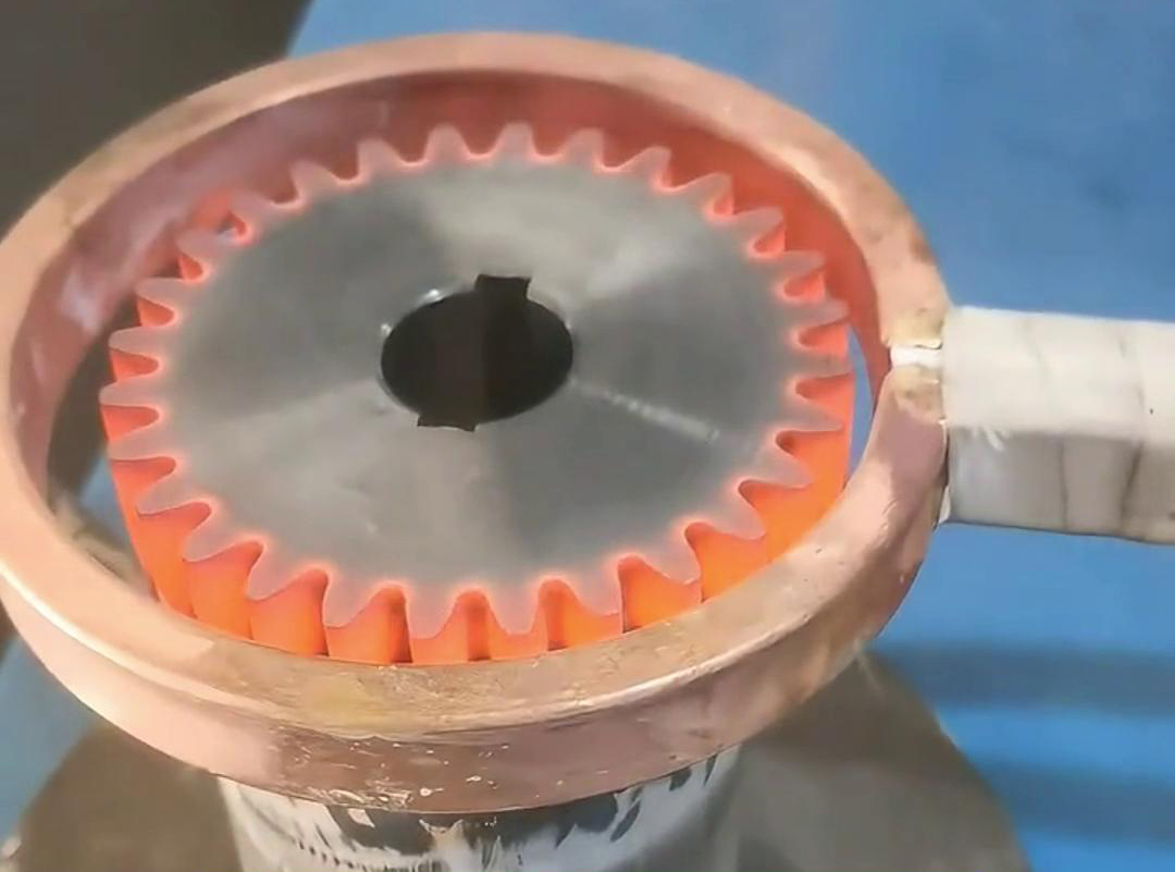 高頻淬火機(jī)以其高效、精確、節(jié)能、環(huán)保等優(yōu)點(diǎn)