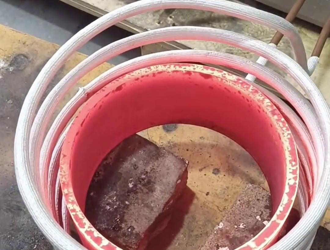 創(chuàng)新科技，加熱不再漫長等待，250mm 鋼管超音頻加熱瞬間搞定，高效節(jié)能，讓加熱變得更簡單