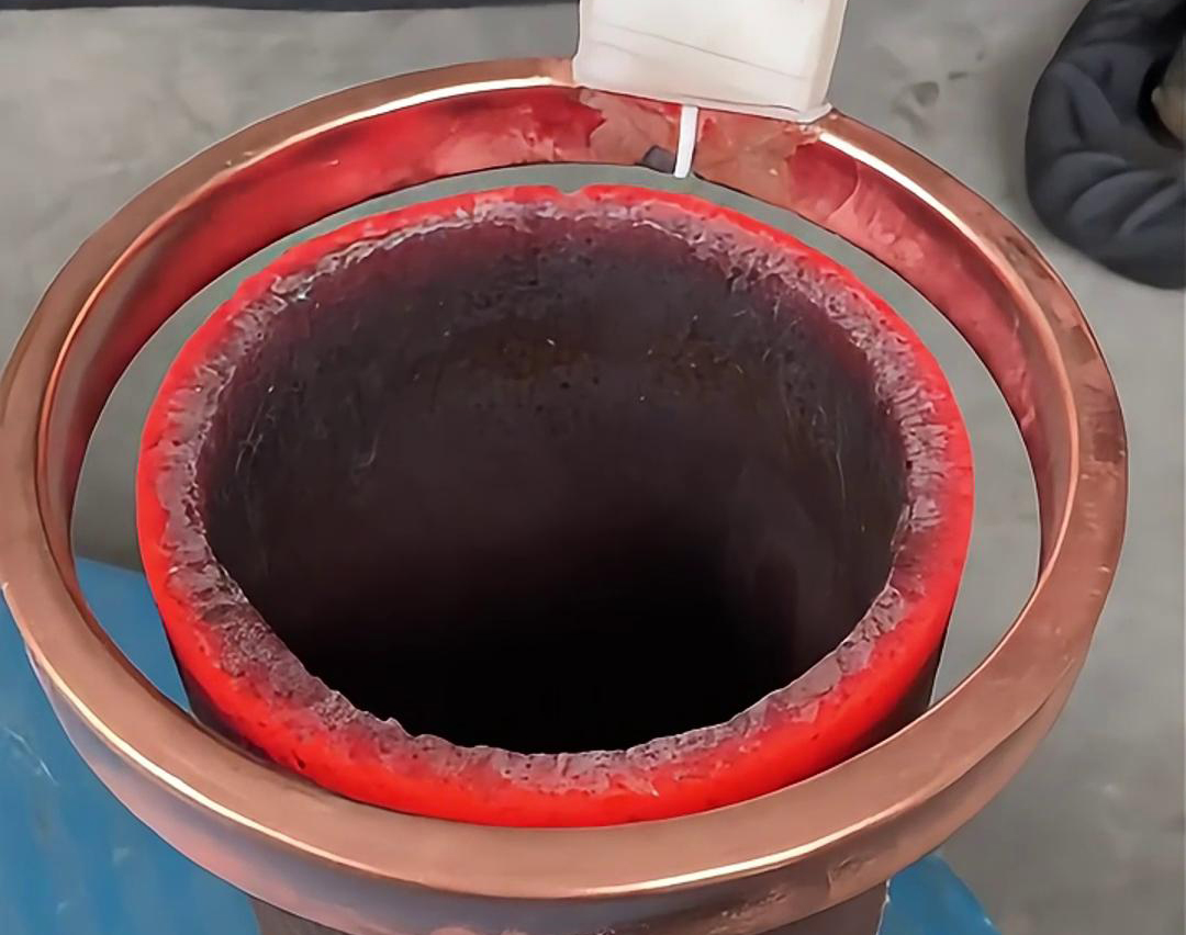 手持式高頻機(jī)用途廣泛，加熱焊接淬火退火是常用，熱裝熱配合也是常態(tài)