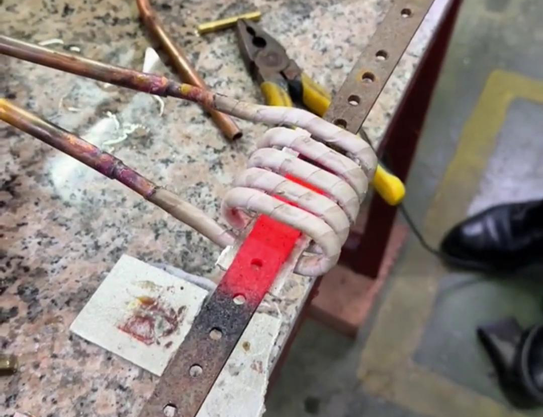 不銹鋼條用超高頻加熱機(jī)退火，一秒加熱800度