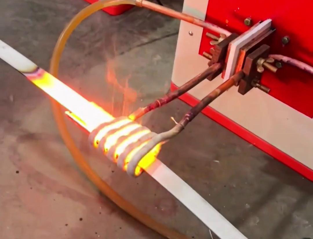 超高頻退火機(jī)適用于多種線性材料退火，如鋁條、鋼條、鋼絲、鐵絲等