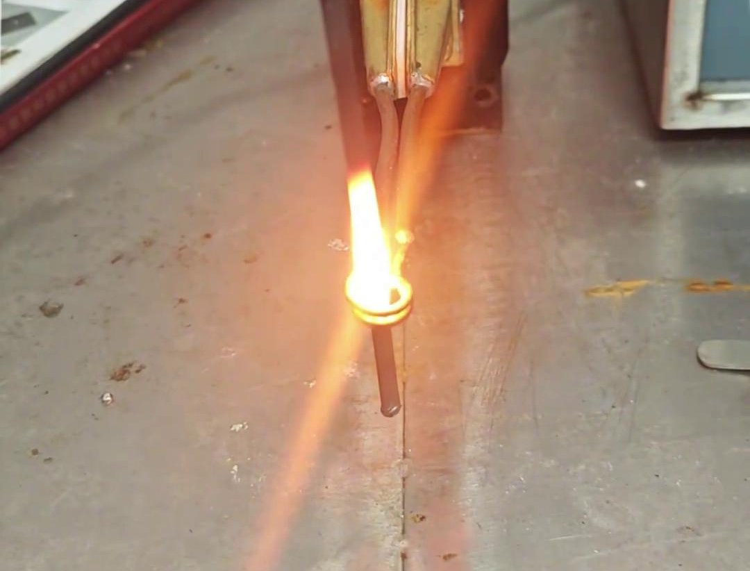 3千瓦超高頻加熱設(shè)備對(duì)不銹鋼帶退火熱處理測(cè)試試樣