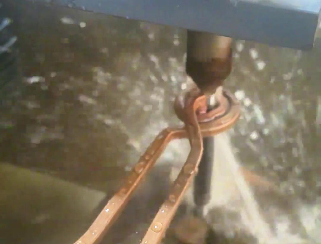 用超高頻淬火機(jī)床對(duì)這根電機(jī)軸進(jìn)行淬火處理