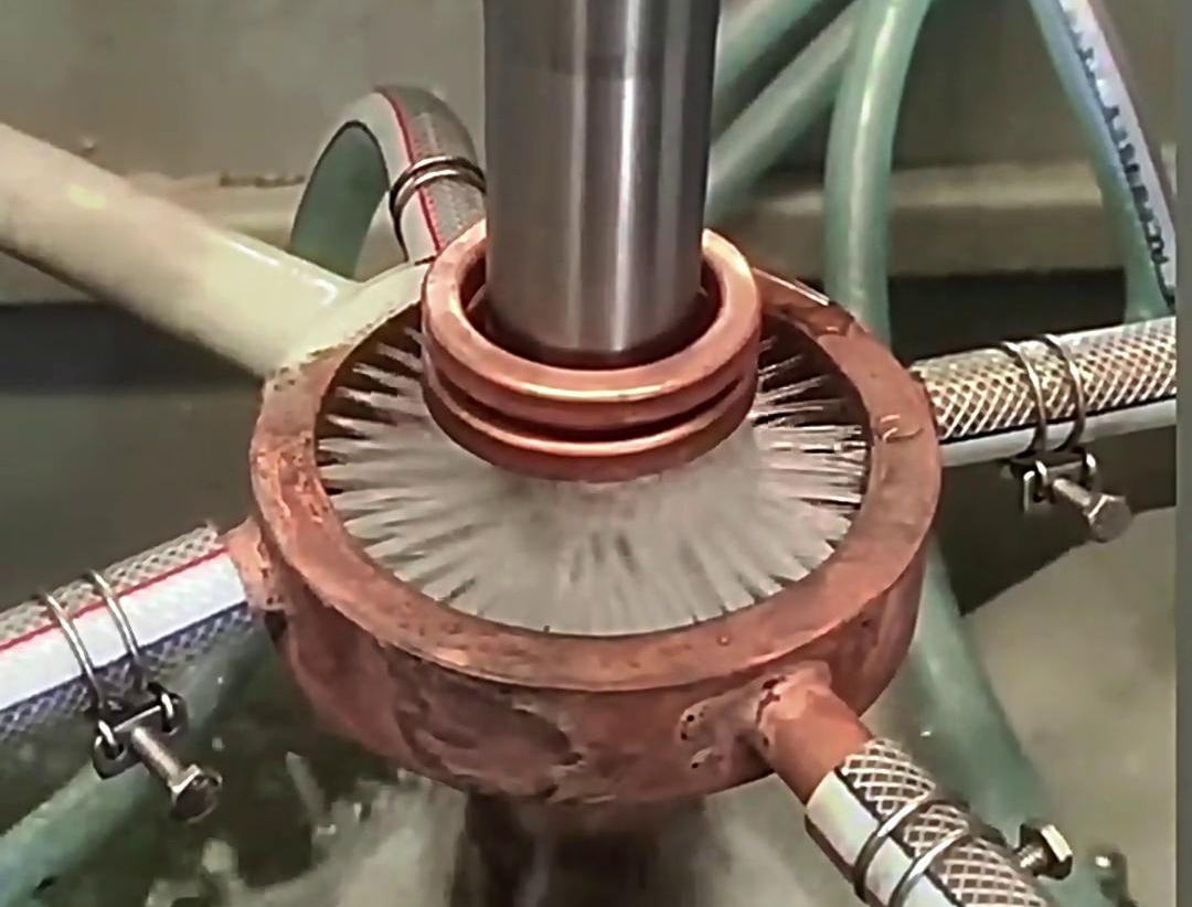 軸的淬火層深、硬度要均勻一致，還得用高頻淬火機(jī)床