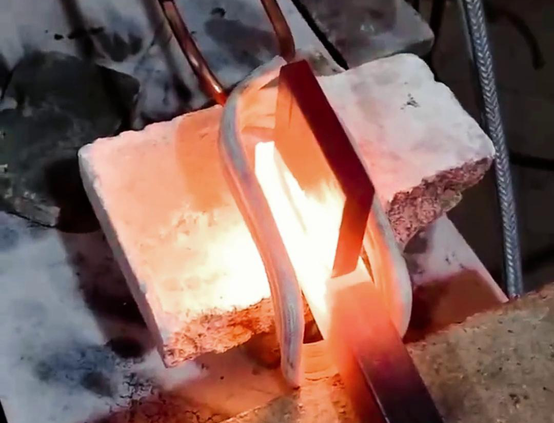 銅排高頻焊接，焊縫平整光滑，無需打磨拋光，一次成型