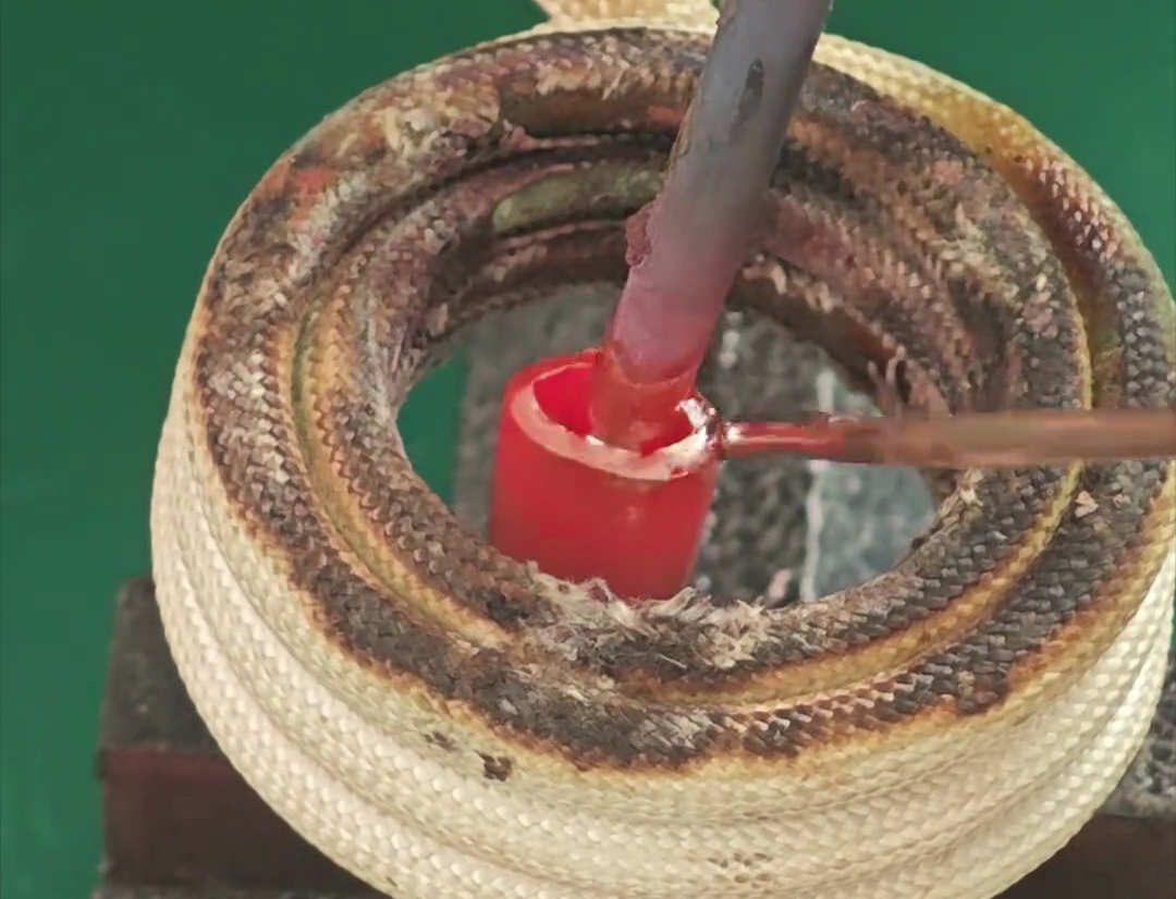 高頻銅管焊接機(jī)對(duì)銅管進(jìn)行快速、高效焊接的專(zhuān)業(yè)設(shè)備