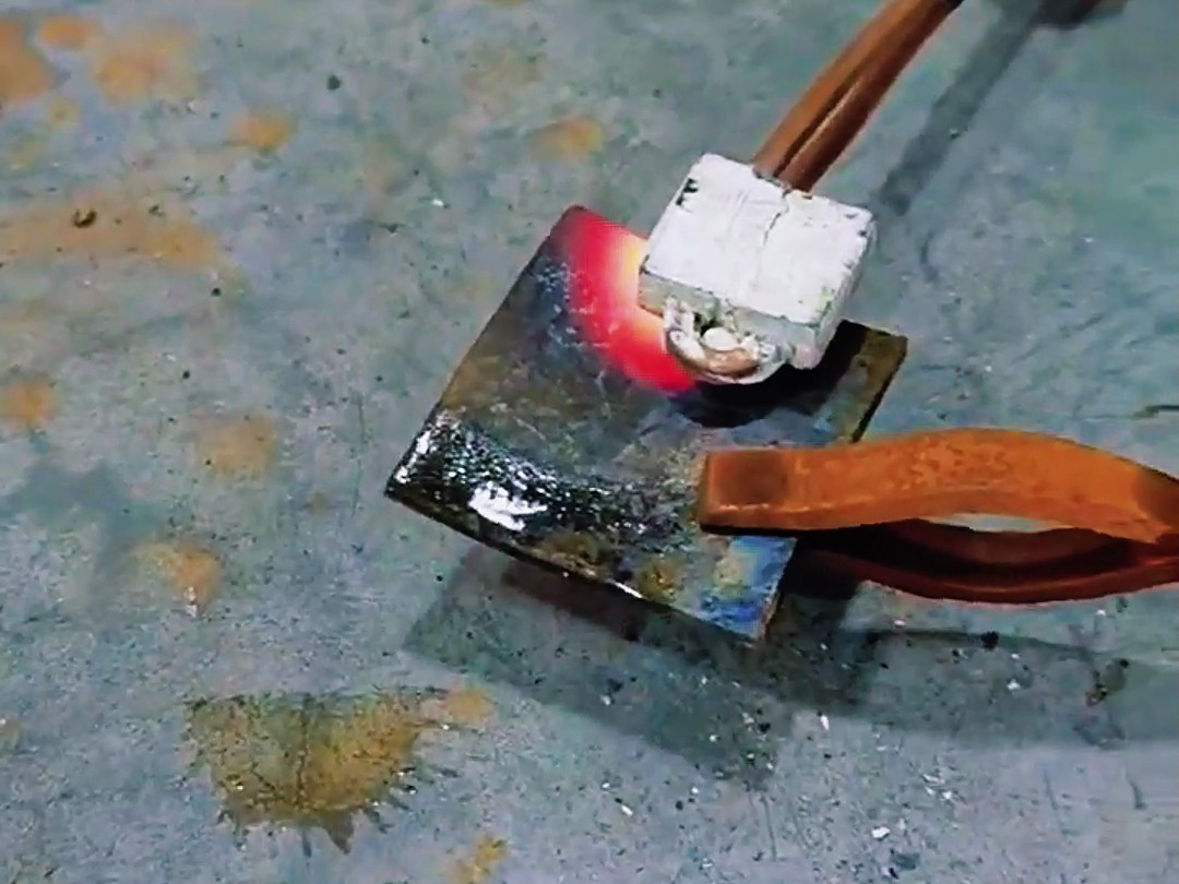 手持式高頻加熱機(jī)配合U型線(xiàn)圈在金屬加熱領(lǐng)域應(yīng)用