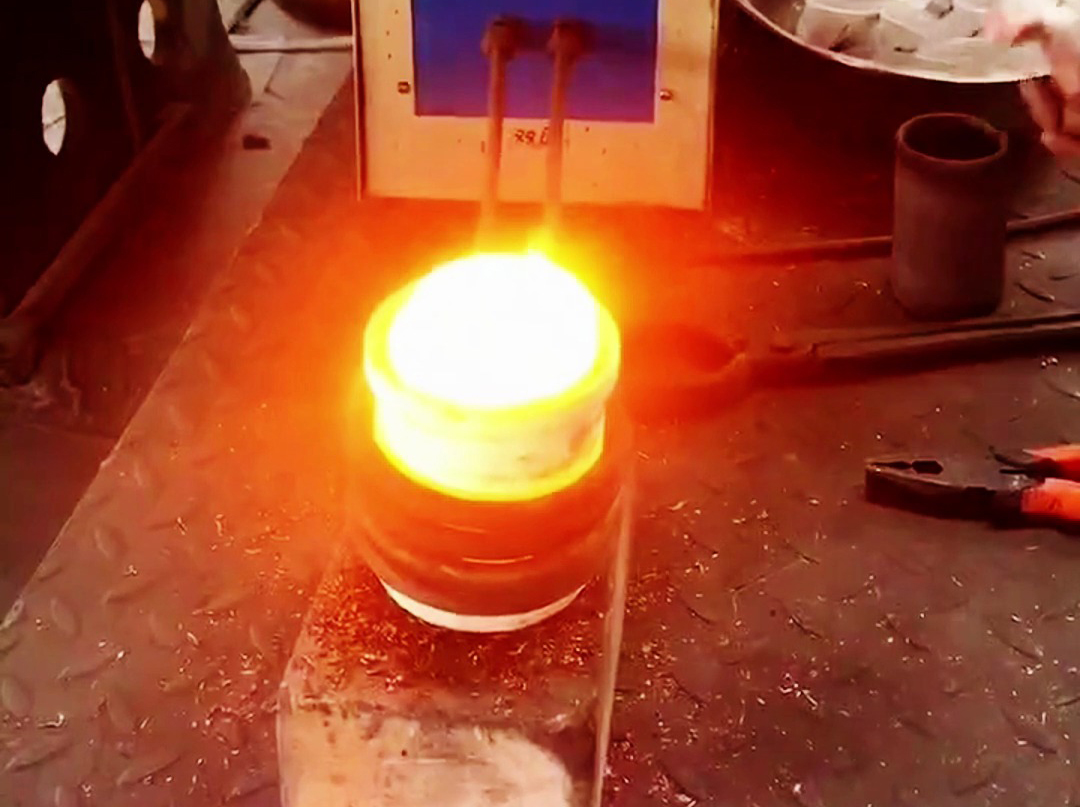 高頻熔煉爐適合在實驗室，教學，小型化熔煉生產(chǎn)使用