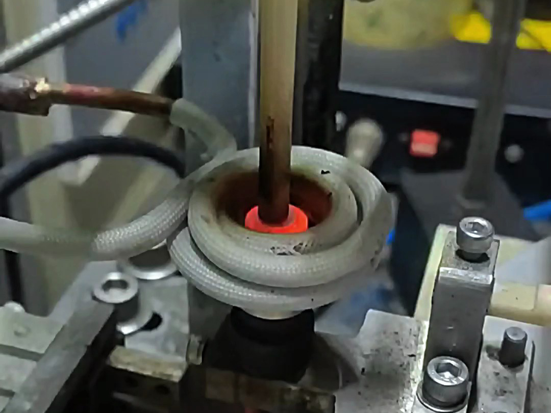 銀觸點(diǎn)自動(dòng)化焊接使用高頻焊接設(shè)備