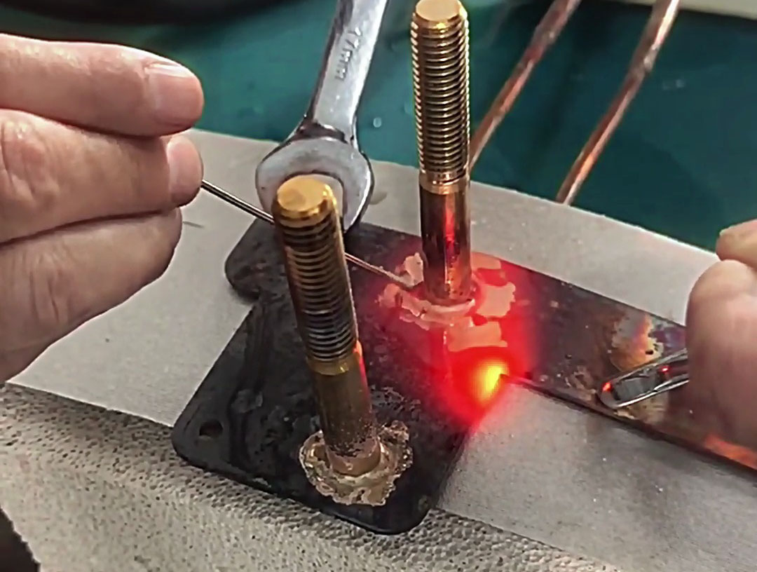 高頻焊接能快速加熱銅板與螺母的接觸面，在短時(shí)間內(nèi)達(dá)到焊接溫度