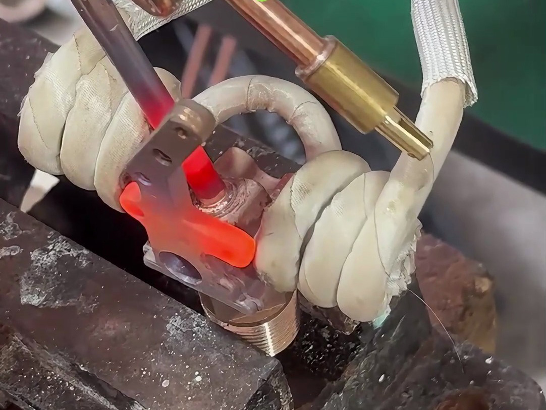 銅管、鋁管焊接、銅件鋁件不銹鋼工件配件焊接都可以使用高頻焊機完成