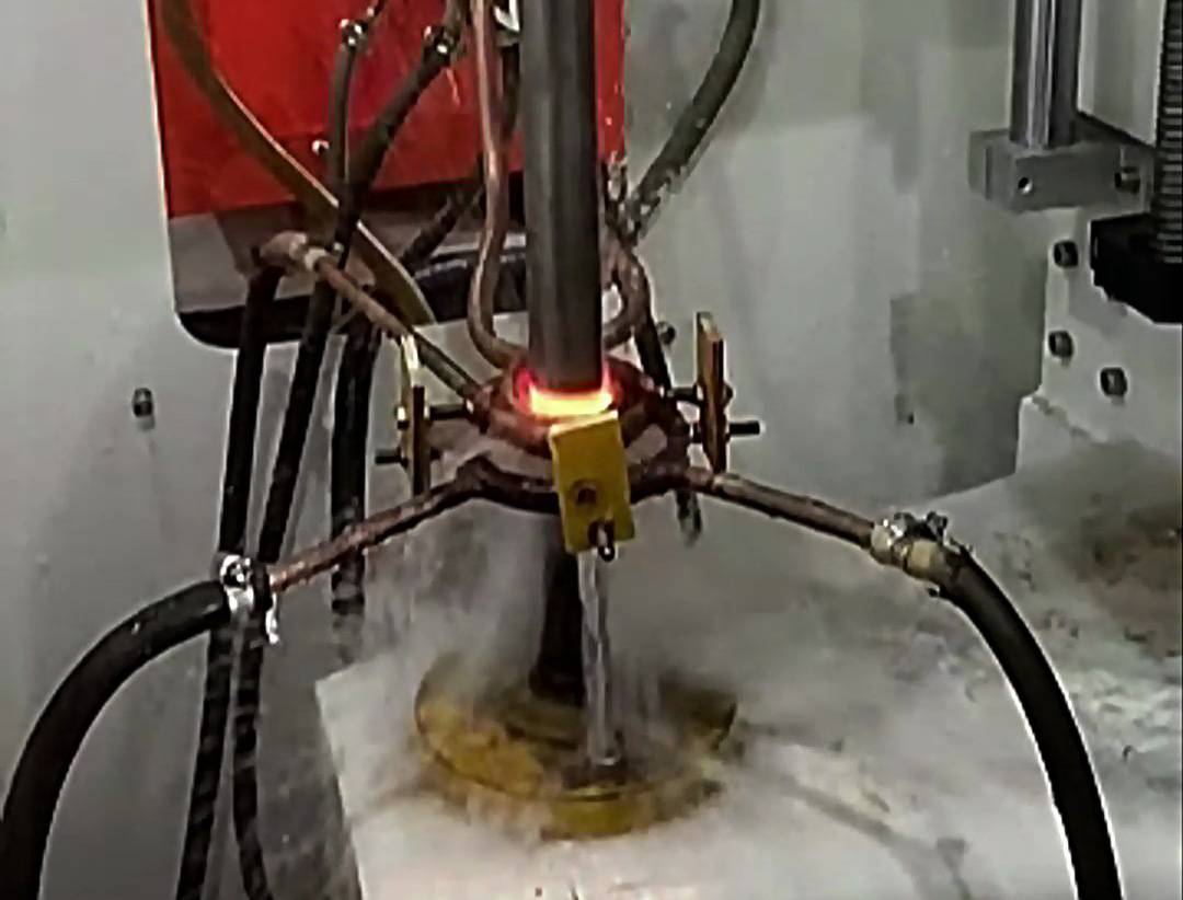 你以為銷子淬火還要人工？這臺(tái)機(jī)器已經(jīng)實(shí)現(xiàn)銷軸全自動(dòng)化高頻淬火了