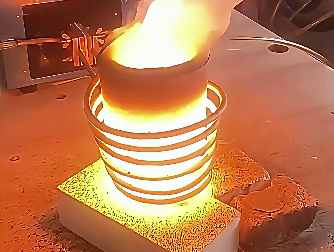 小型高頻金屬熔煉爐適用于多種金屬材料的熔煉，如金、銀、銅、鋁及其合金等