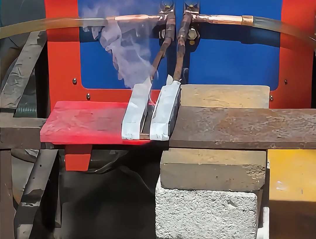 幾秒加熱6毫米鋼板！鋼板瞬間變紅！超音頻感應(yīng)加熱機(jī)效率驚人