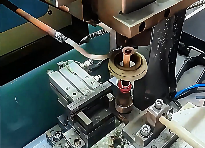 銀觸點高頻自動化焊接設備，支持多材料組合焊接及特殊工藝需求