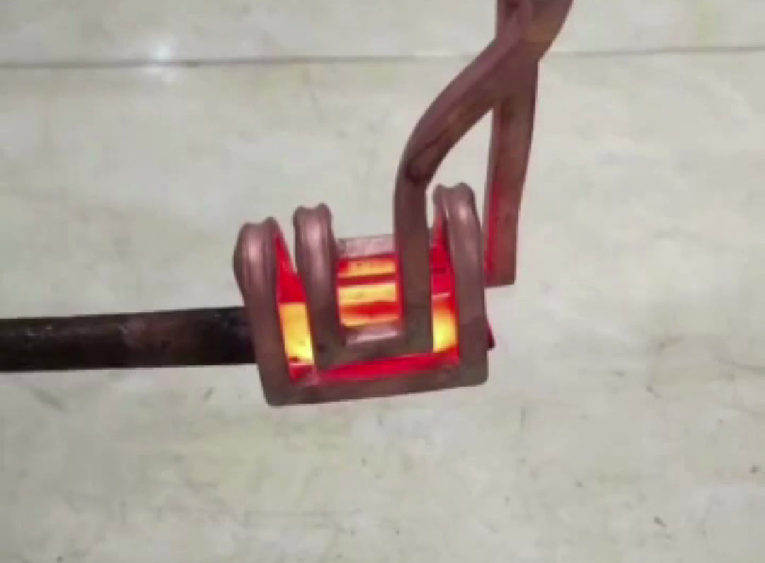 還在為金屬加熱發(fā)愁？高頻U型線圈裝置讓你大開眼界！