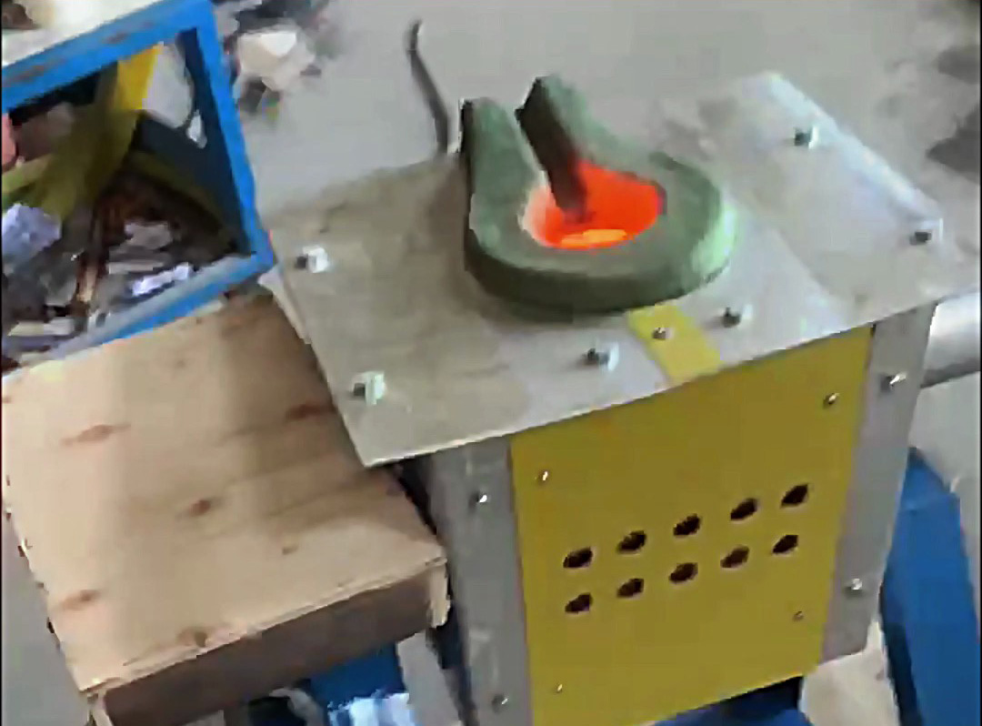 熔金熔銅熔鋁都不在話下！這款中頻熔煉爐高效可靠，廠家直供！