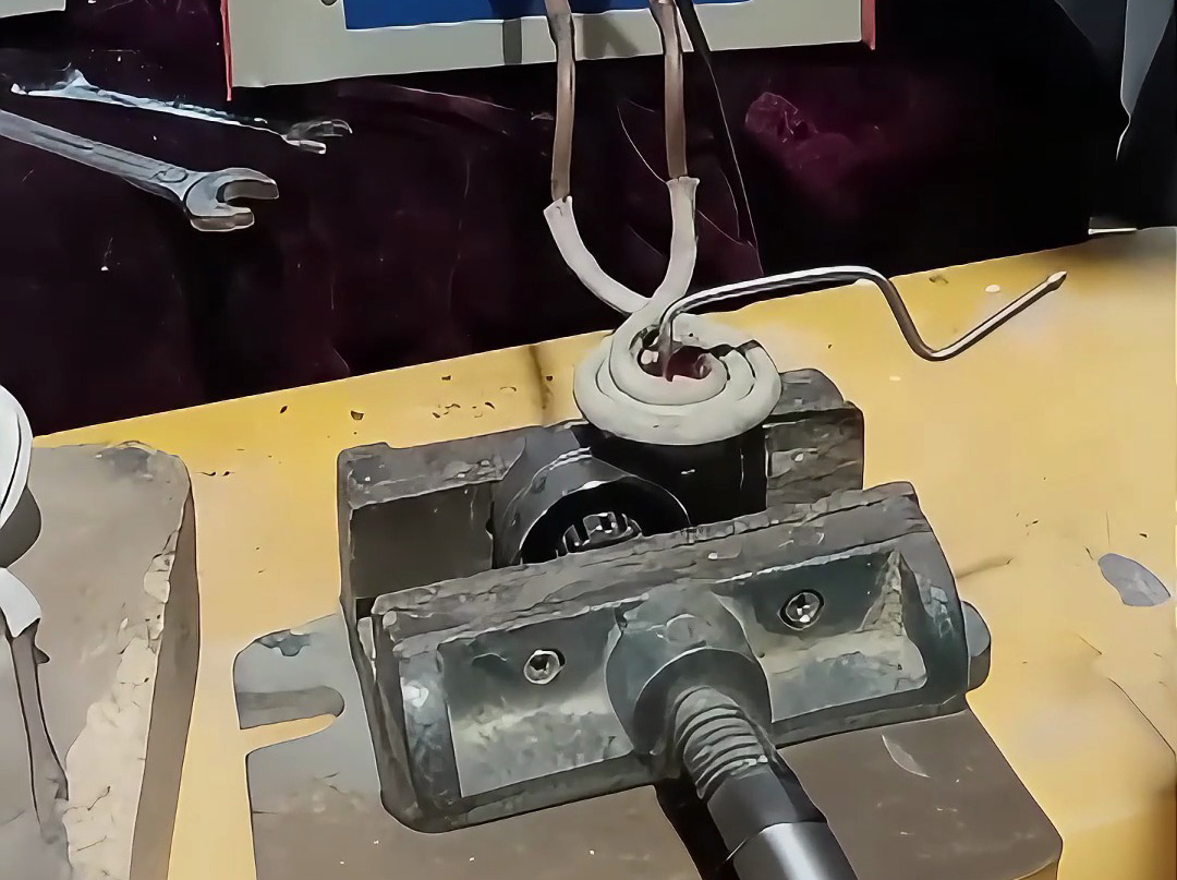 驚呆了！自動(dòng)高頻感應(yīng)加熱設(shè)備竟能這樣焊接不銹鋼管