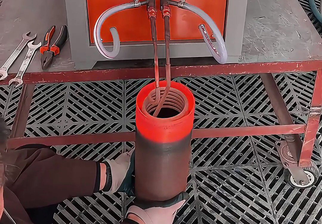 鋼管內(nèi)孔加熱新突破！感應(yīng)加熱設(shè)備讓你告別傳統(tǒng)火焰加熱方式